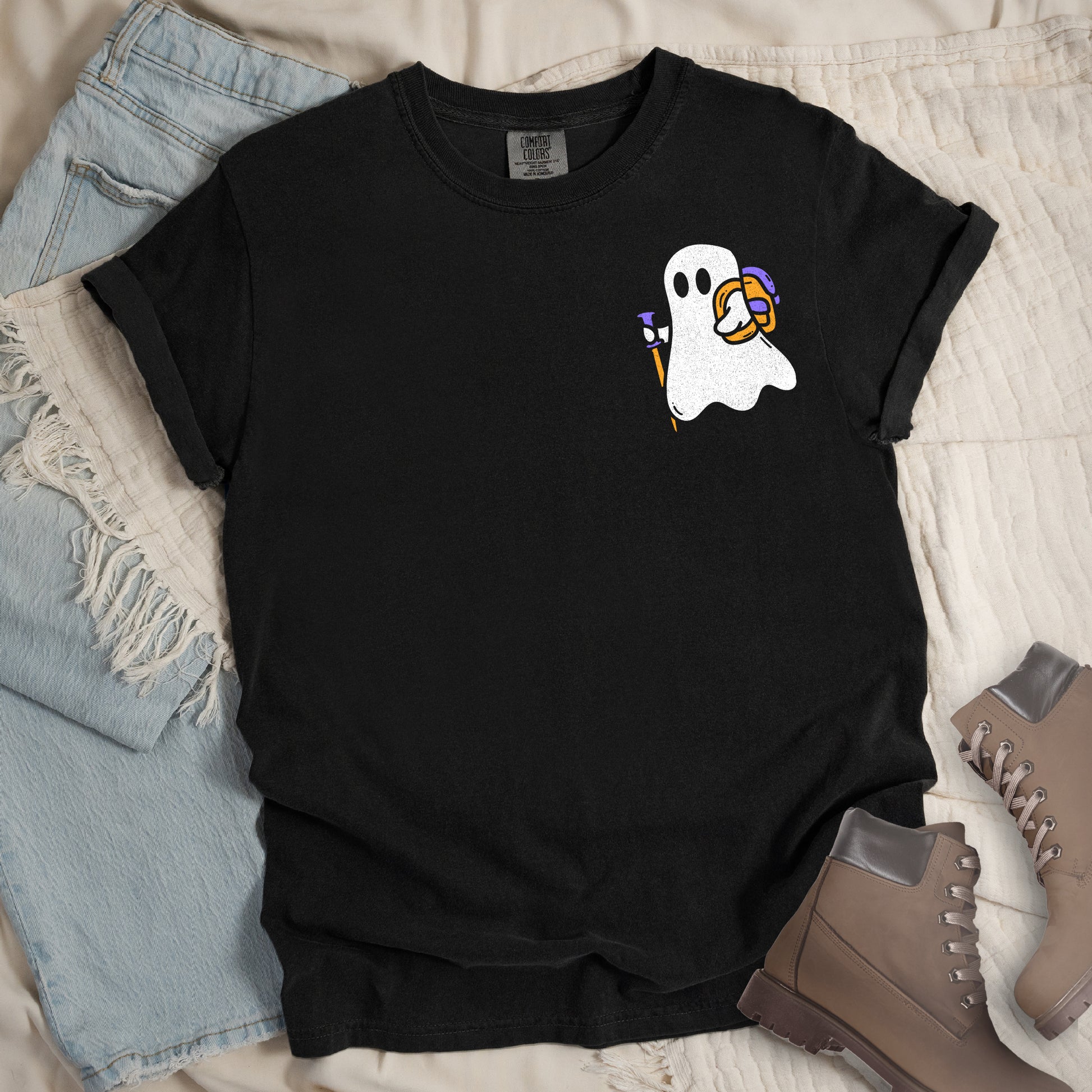 Black shirt with Halloween ghost hiker illustration at the front pocket